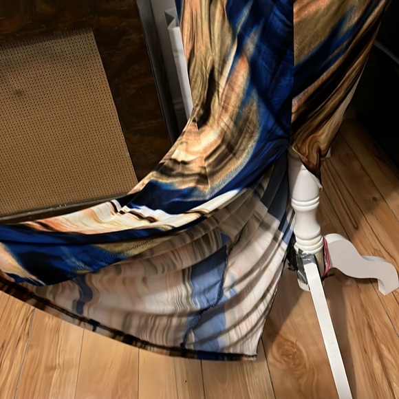Fashion Nova blue and browns swirly maxi dress with back slit & stomach cut out - Picture 7 of 7